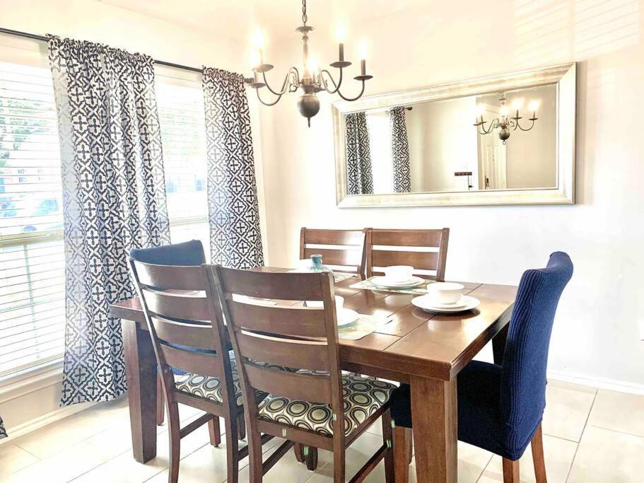 Modern Updates - Great Location - King Bed- Bmt ซานอันโตนิโอ ภายนอก รูปภาพ