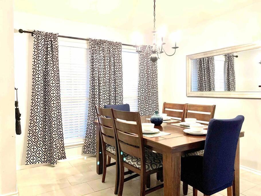 Modern Updates - Great Location - King Bed- Bmt ซานอันโตนิโอ ภายนอก รูปภาพ